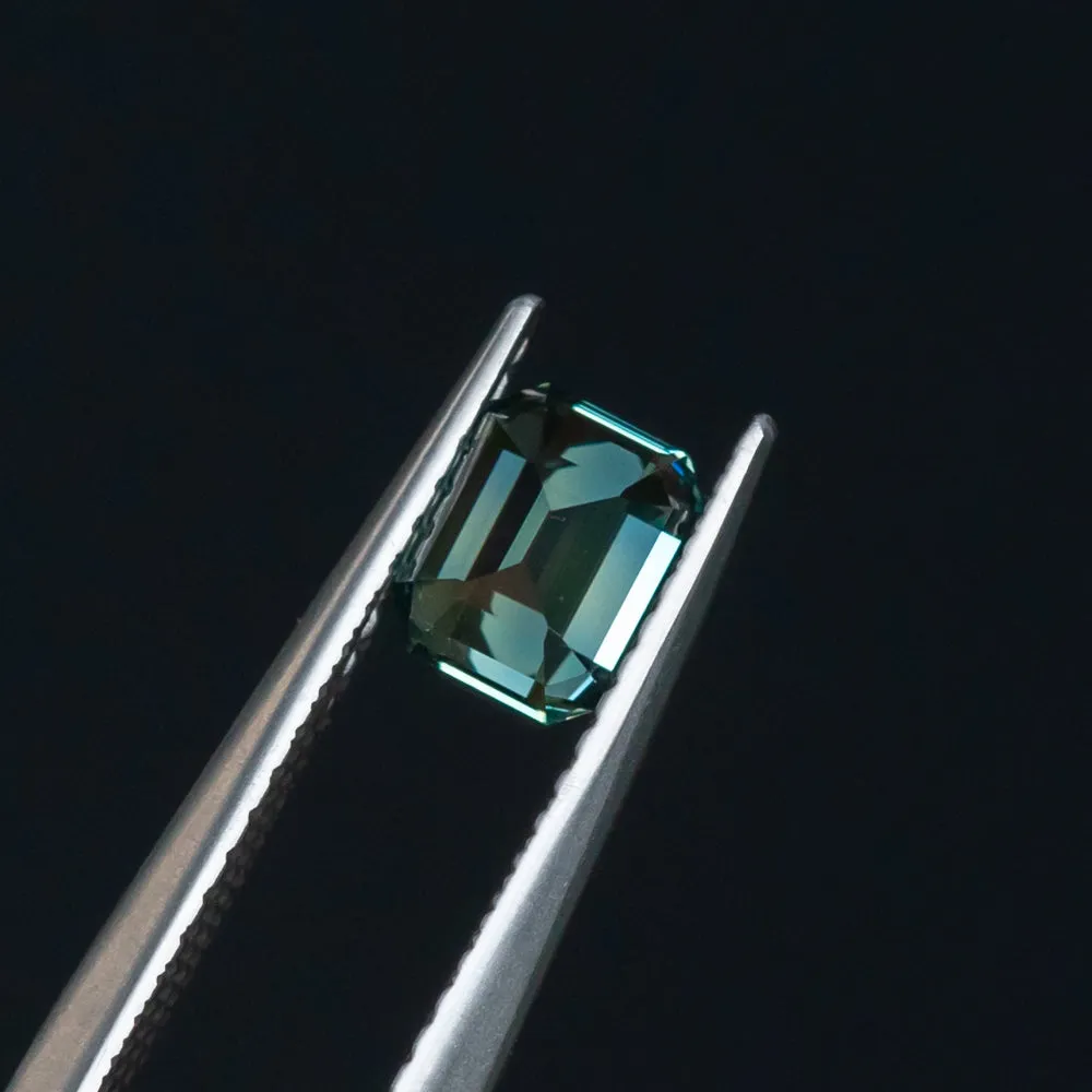 1.26CT EMERALD CUT MADAGASCAR SAPPHIRE, TEAL TO GREY, 5.7X4.79X4.44MM