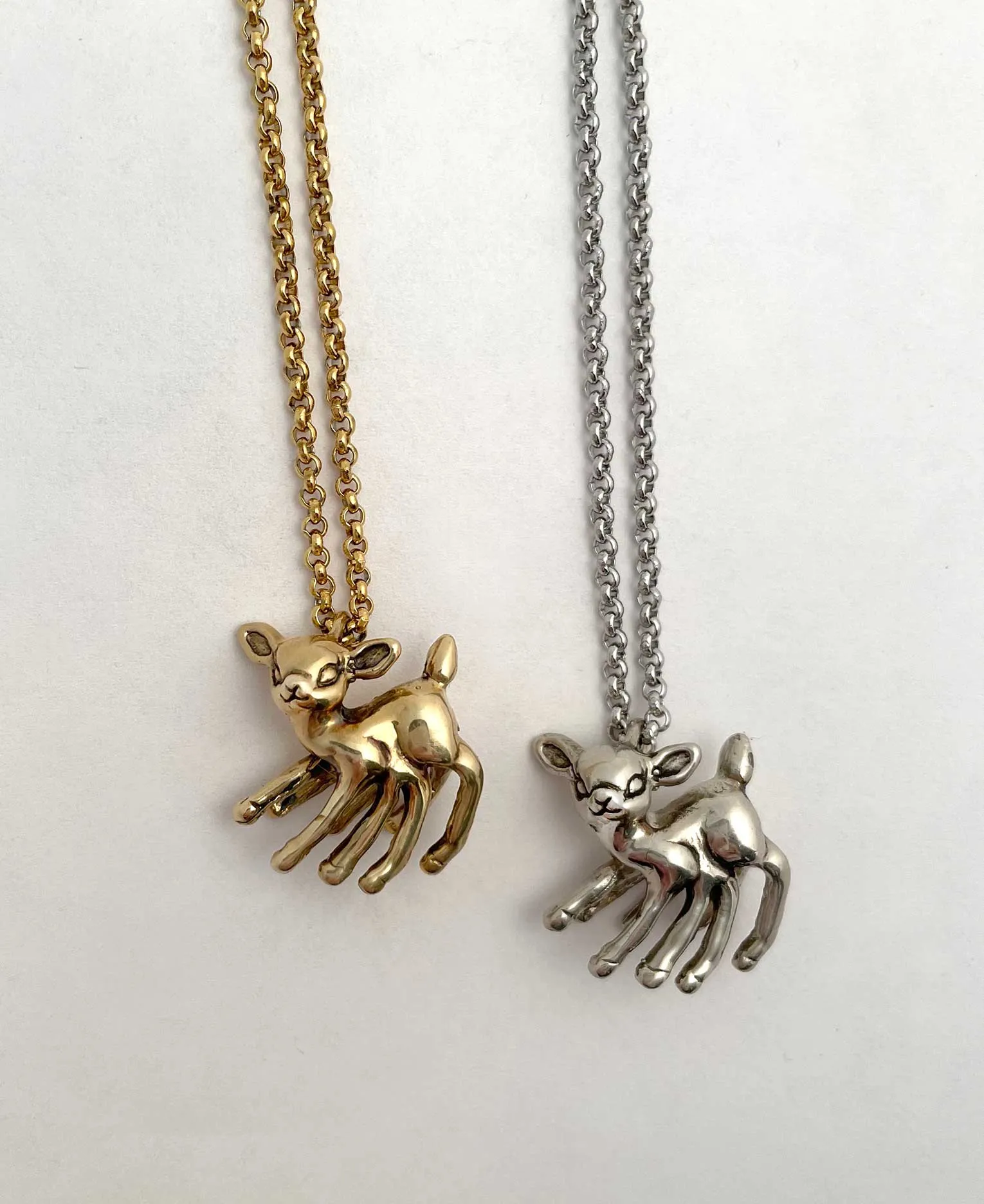 Elegant 8-Legged Deer Pendant Necklace - Unique Animal Jewelry for Nature Lovers