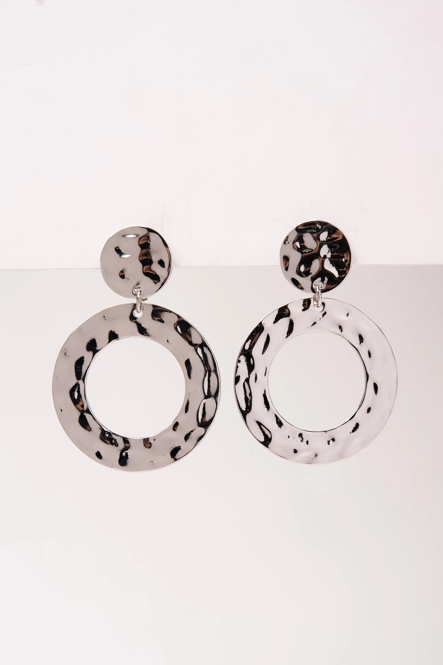 Ava Hammered Metal Circle Clip on Earrings