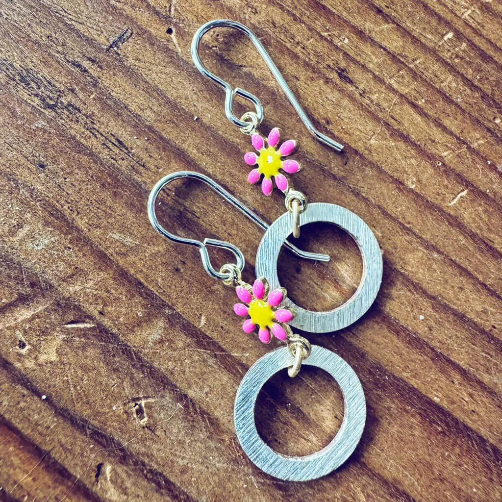 daisy ring // enamel daisy flower and silver plated circle ring earrings