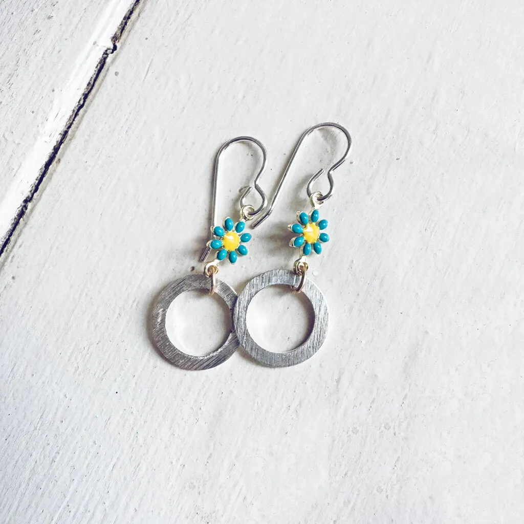 daisy ring // enamel daisy flower and silver plated circle ring earrings