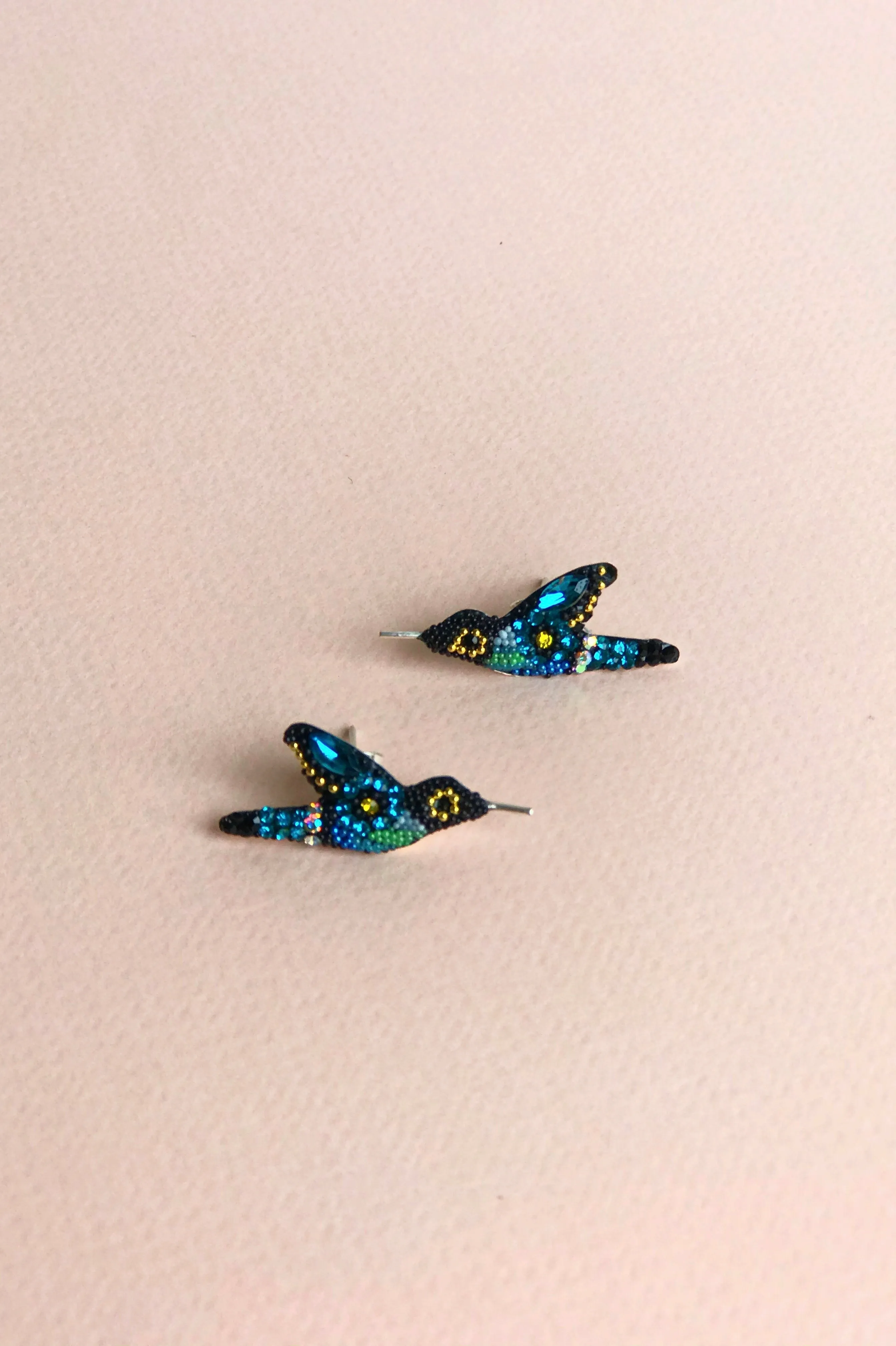 HUMMINGBIRD EARRINGS / BLACK TWO TONE