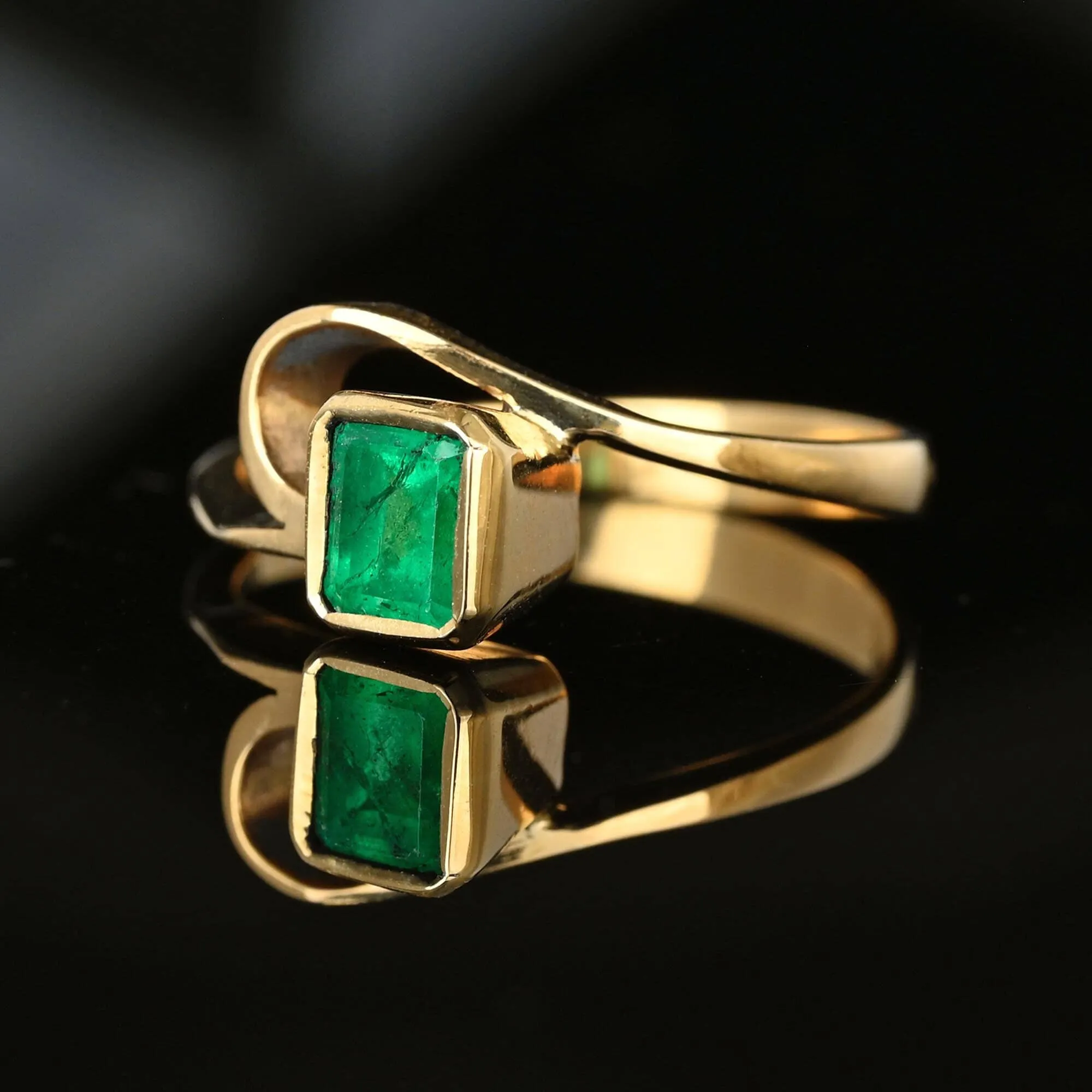 Modernist 18K Gold Bypass Solitaire Emerald Ring