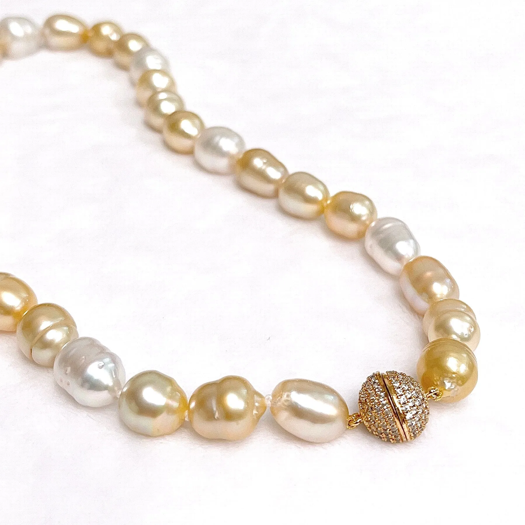 Necklace Jacqueline- gold south sea pearls (N360)