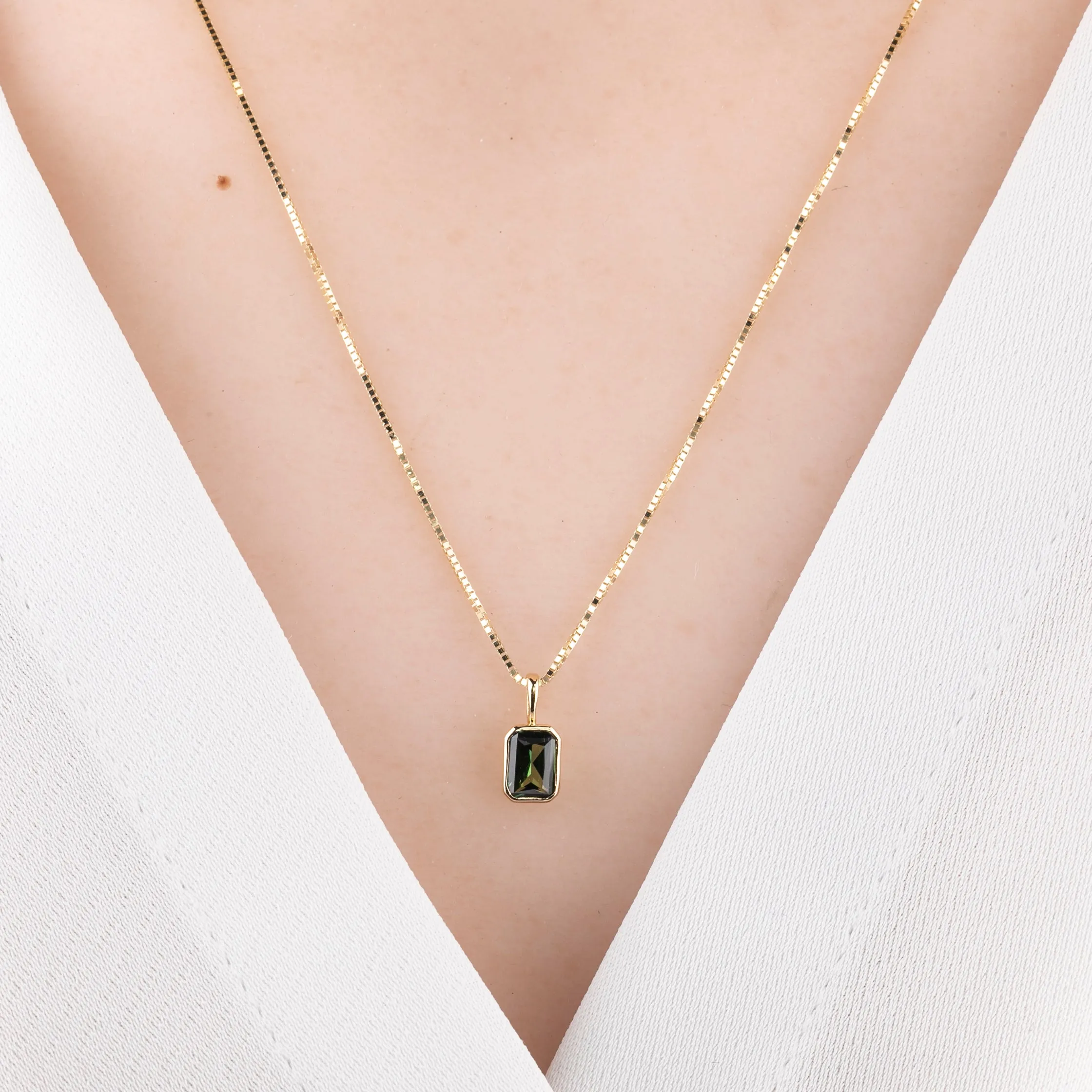 Patia Charm Necklace Emerald Setting