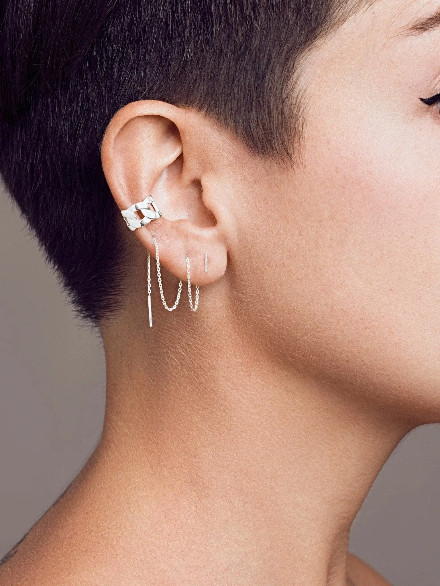 Stylish Renate Ear Cuff - Elegant Adjustable Non-Pierced Earrings for a Trendy Look