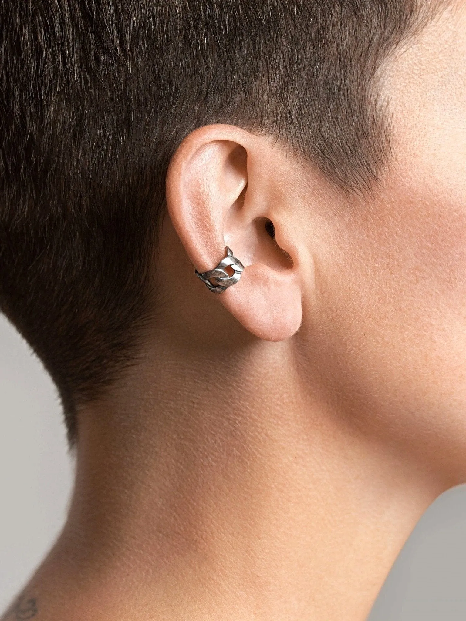 Stylish Renate Ear Cuff - Elegant Adjustable Non-Pierced Earrings for a Trendy Look