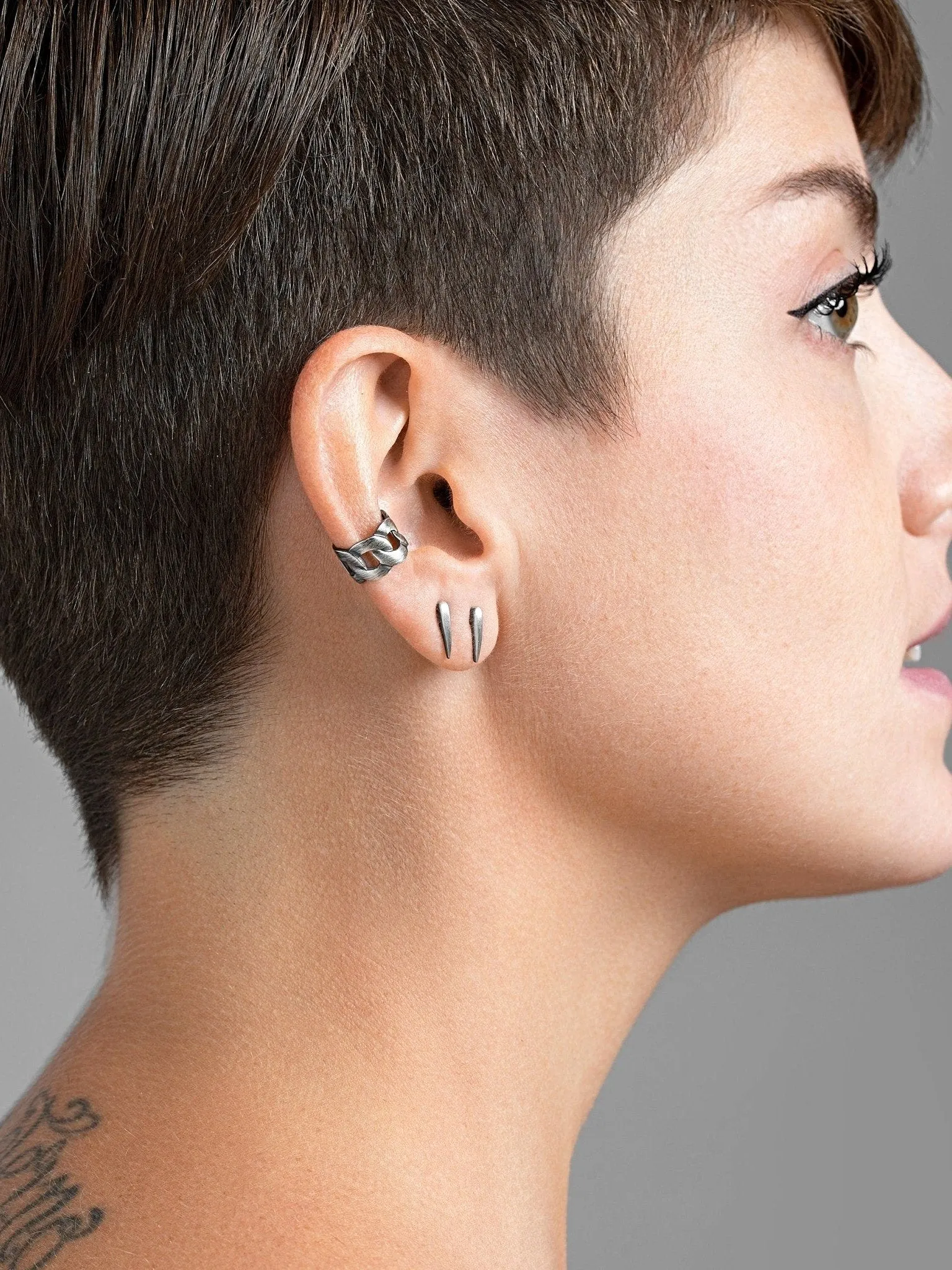 Stylish Renate Ear Cuff - Elegant Adjustable Non-Pierced Earrings for a Trendy Look