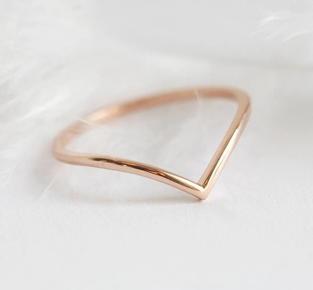 Thin Chevron V-Shaped Nesting Band