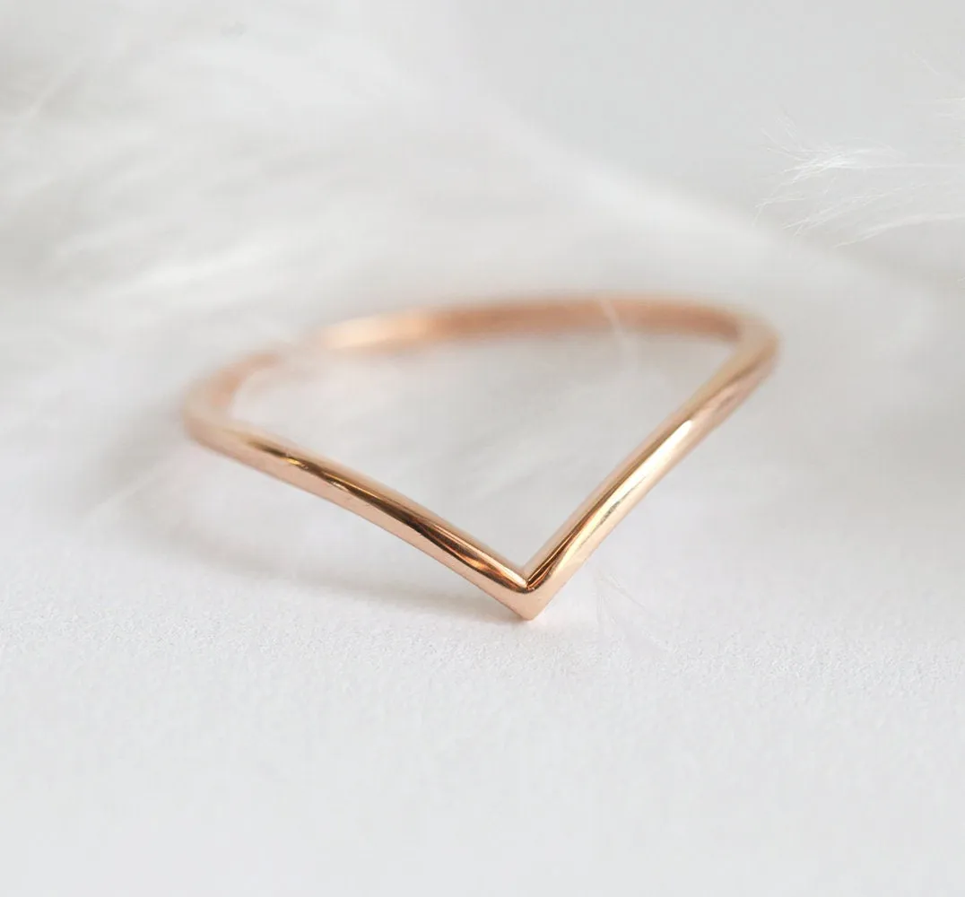 Thin Chevron V-Shaped Nesting Band