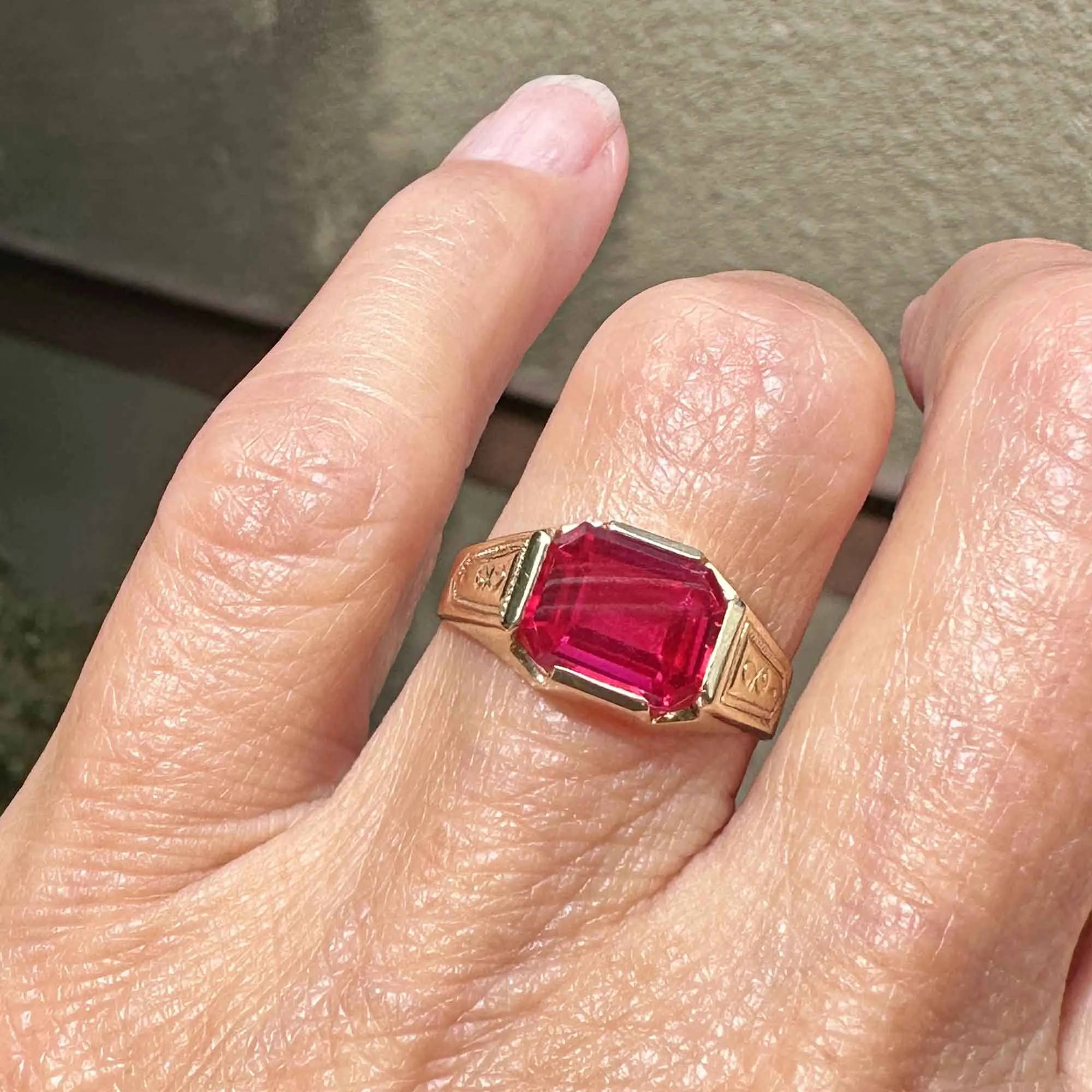 Vintage 10K Gold Rectangle Flat Top Ruby Signet Ring