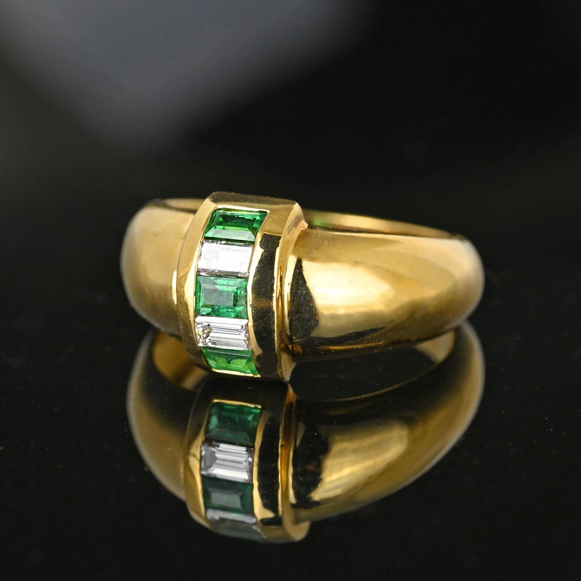 Vintage 18K Gold Roll Top Emerald Diamond Ring Band