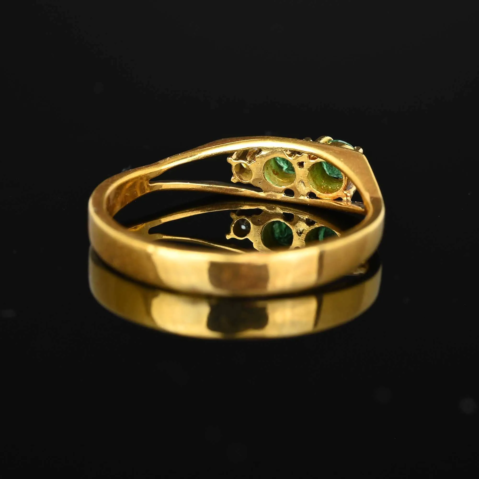 Vintage 18K Gold Three Stone Diamond Emerald Ring Band